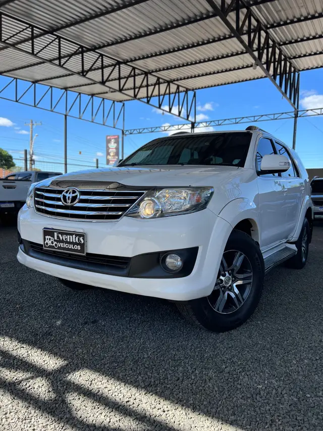 Carro Toyota Hilux SW4 2014 2.7 4x2 SR (Flex)