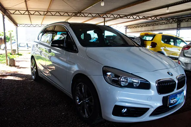 Carro BMW 225i Active Tourer 2015 225i Active Tourer Sport GP
