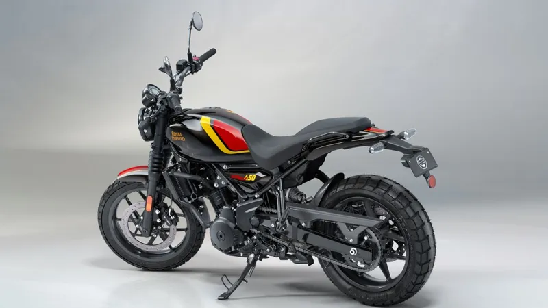 Royal Enfield Guerrilla 450 é oficialmente lançada no Brasil; veja preços e versões