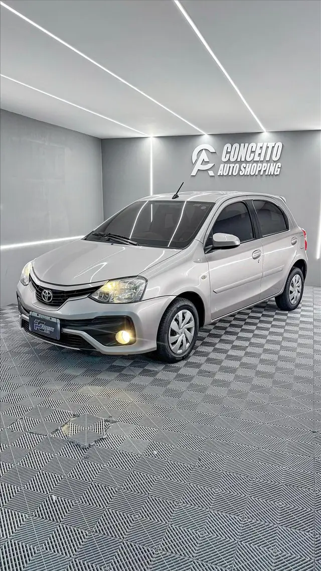 Carro Toyota Etios Sedan 2018 XS 1.5 (Flex)