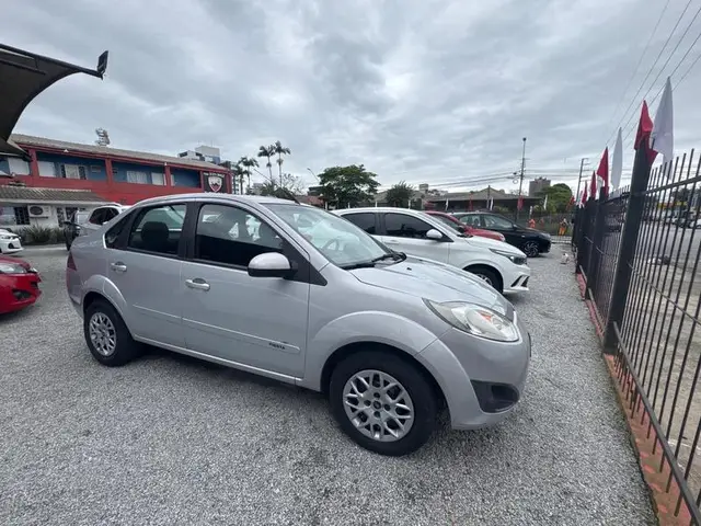 Carro Ford Fiesta Sedan 2014 SE Plus 1.6 RoCam (Flex)