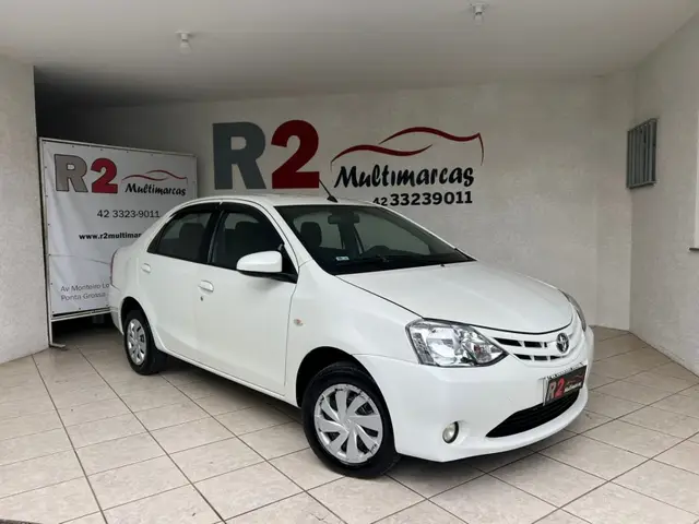 Carro Toyota Etios 2017 XS 1.5 (Flex)