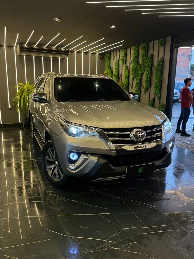 Carro Toyota SW4 2017 2.8 TDI SRX 5L 4x4 (Aut)
