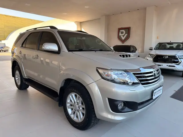 Carro Toyota Hilux SW4 2012 SRV 3.0 TDI 4X4 (5 Lugares)