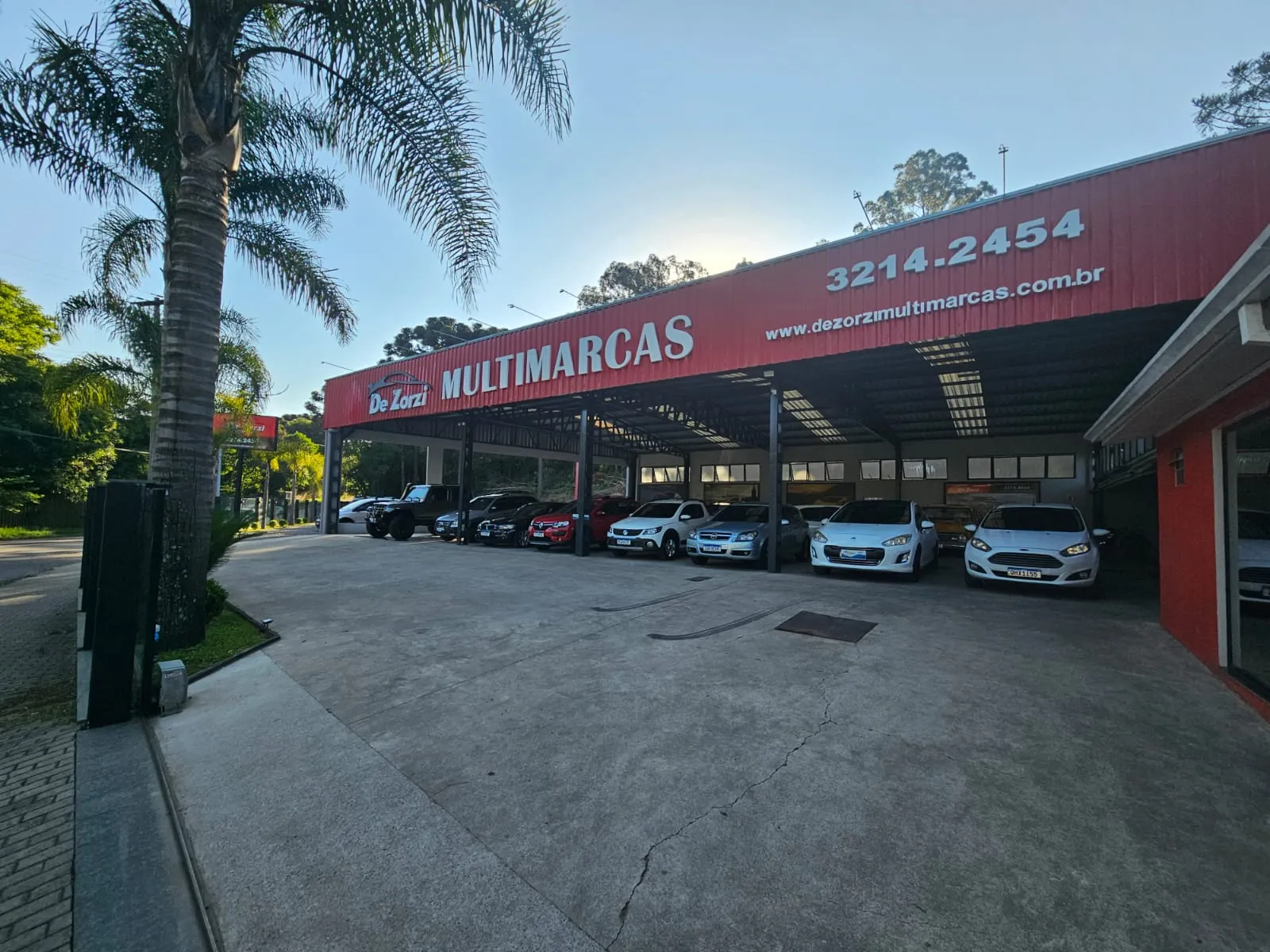 Fachada da loja DE ZORZI MULTIMARCAS LTDA - Caxias do Sul - RS