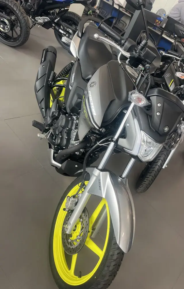 Moto Yamaha YBR 150 Factor 2025 DX