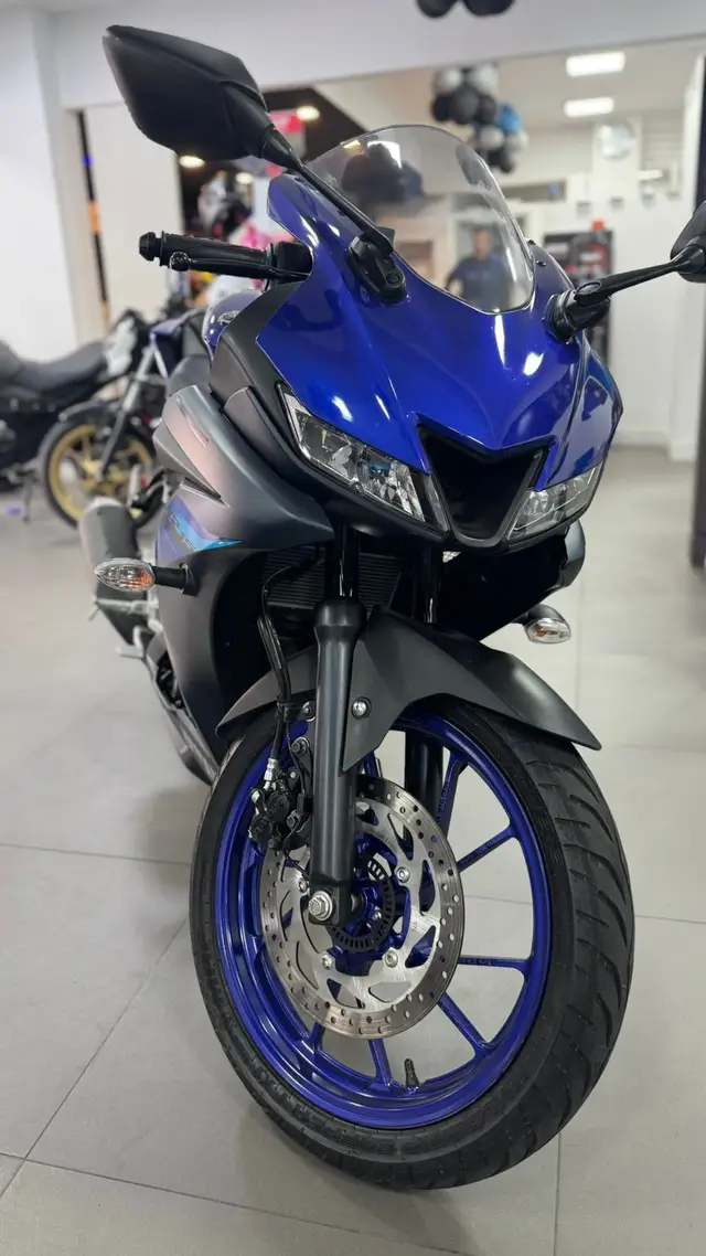 Moto Yamaha YZF R15 2025 ABS