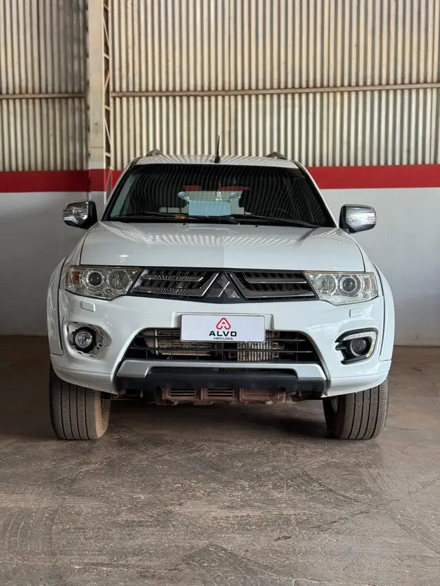 Carro Mitsubishi Pajero 2016 3.2 DI-D HPE 4WD (Aut)
