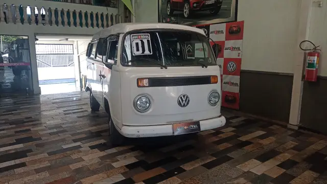 Carro Volkswagen Kombi 2001 Standard 1.6 (Álcool)