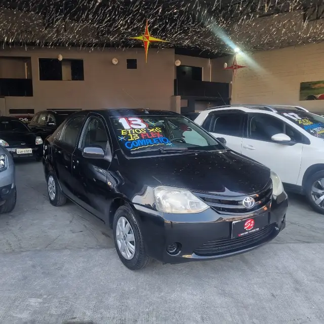Carro Toyota Etios Sedan 2013 XS 1.5 (Flex)