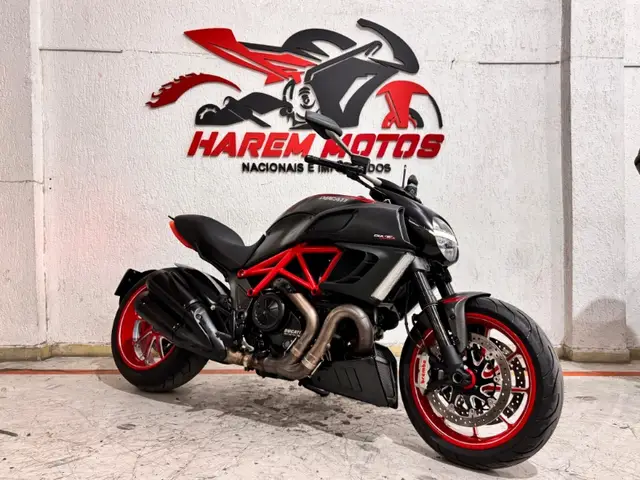 Moto Ducati Diavel 2013 1198