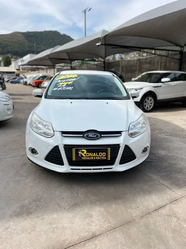Carro Ford Focus Hatch 2014 SE 1.6 16V TiVCT PowerShift