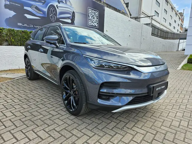 Carro BYD Tan 2025 EV