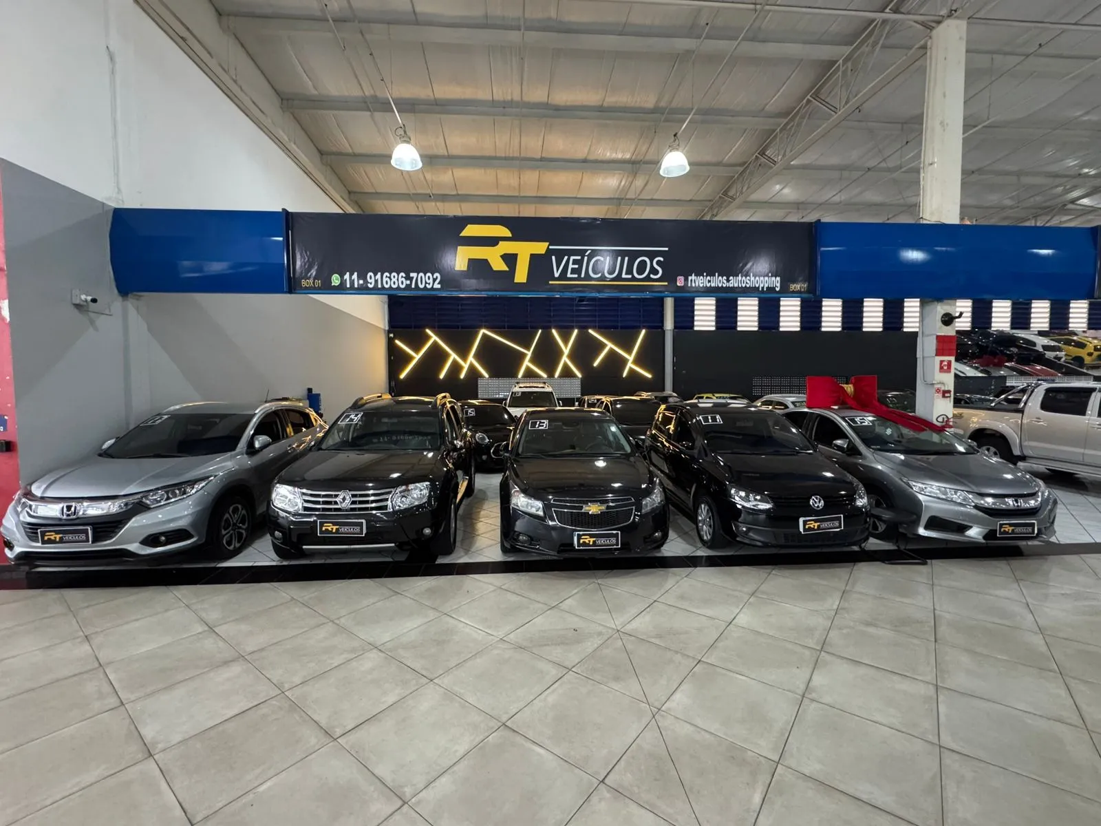 Fachada da loja Veículos à venda em R. T Veiculos - São Paulo - SP