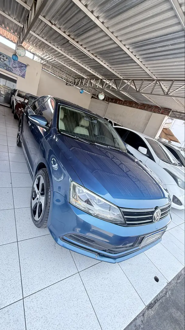 Carro Volkswagen Jetta 2015 2.0 Trendline Tiptronic (Flex)