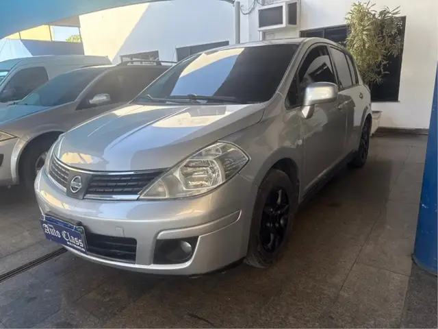 Carro Nissan Tiida 2008 S 1.8