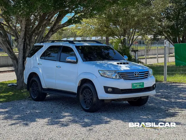 Carro Toyota Hilux SW4 2013 SRV 3.0 TDI 4X4 (5 Lugares)