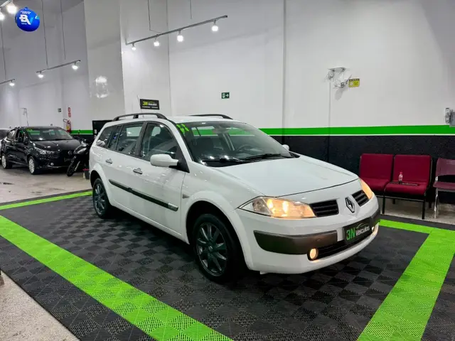 Carro Renault Megane Grand Tour 2011 Mégane Grand Tour Dynamique 1.6 16V (flex)