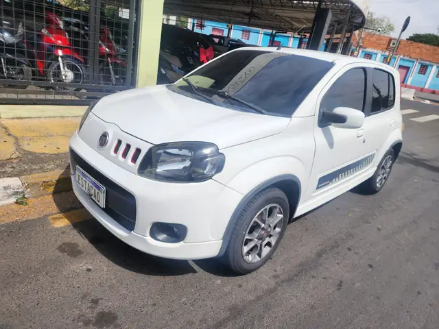 Carro Fiat Uno 2014 Sporting 1.4 8V (Flex) 4p