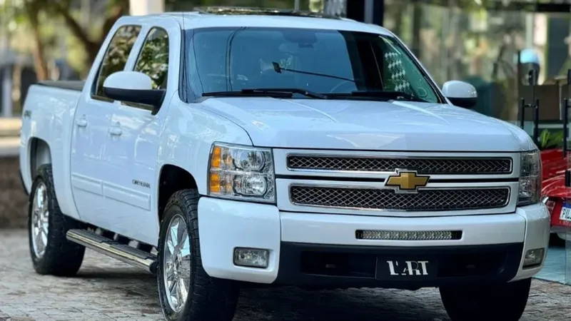 Chevrolet Silverado mexicana tem motor V8 de 320 cv a preço de Ranger Black 0km
