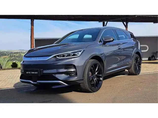 Carro BYD Tan 2025 EV