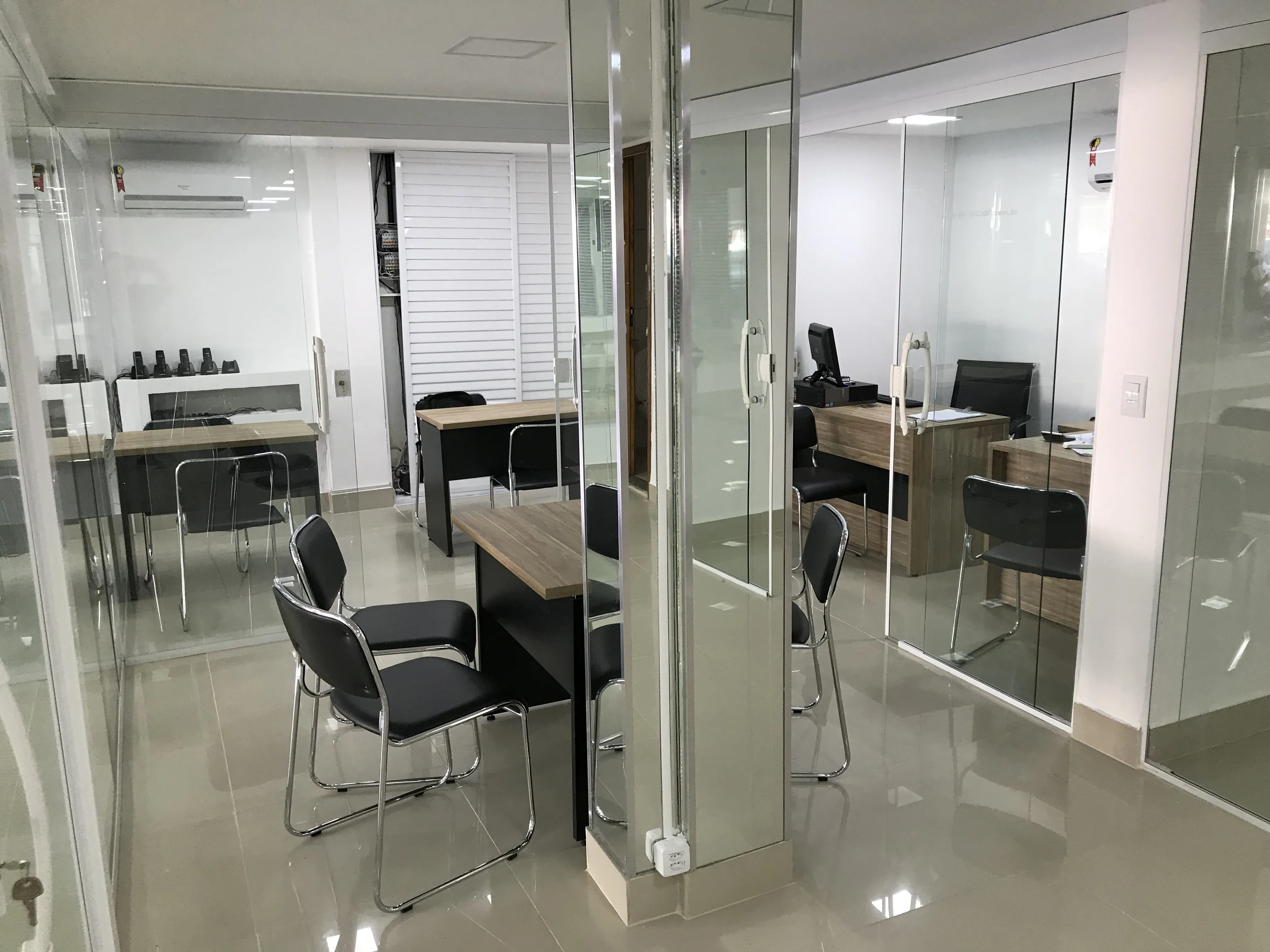 Fachada da loja OLIVEIRACAR - Rio de Janeiro - RJ
