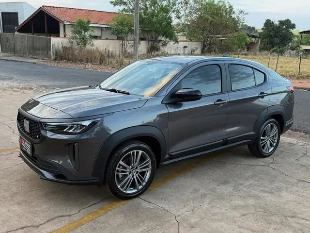 Carro Fiat Fastback 2025 Turbo 200
