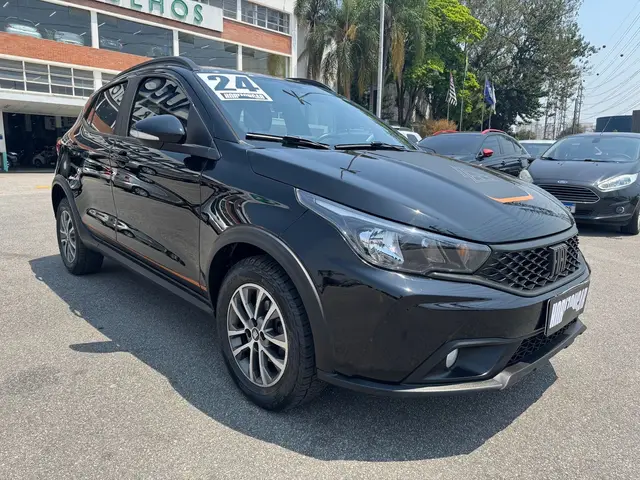 Carro Fiat Argo 2024 Trekking 1.3