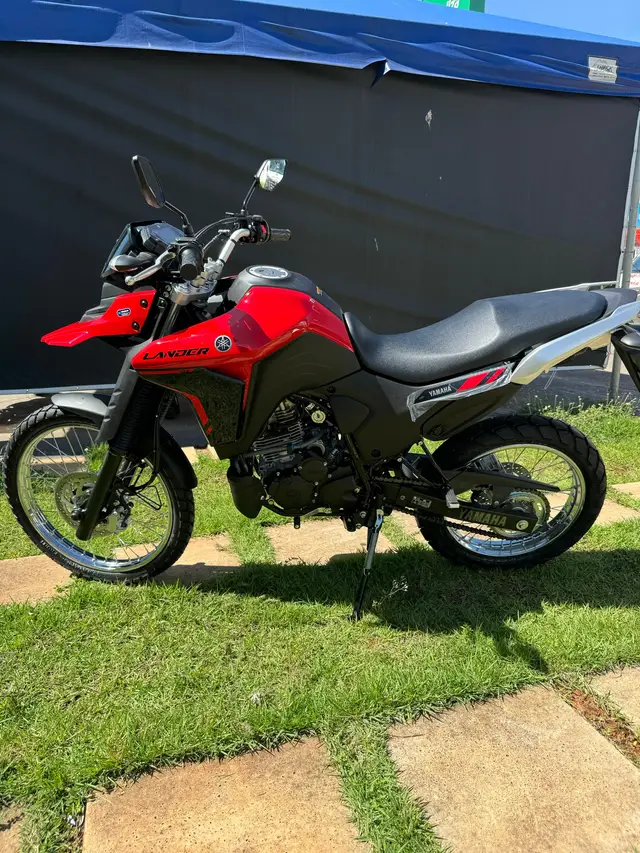 Moto Yamaha XTZ 250 Lander 2025 Connected