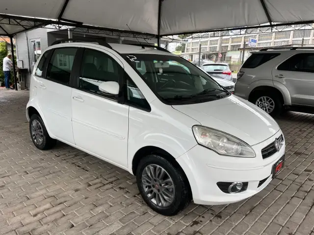 Carro Fiat Idea 2012 Attractive 1.4 8V (Flex)