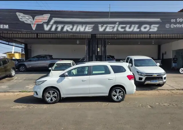Carro Chevrolet Spin 2023 Premier 1.8 (Aut.)