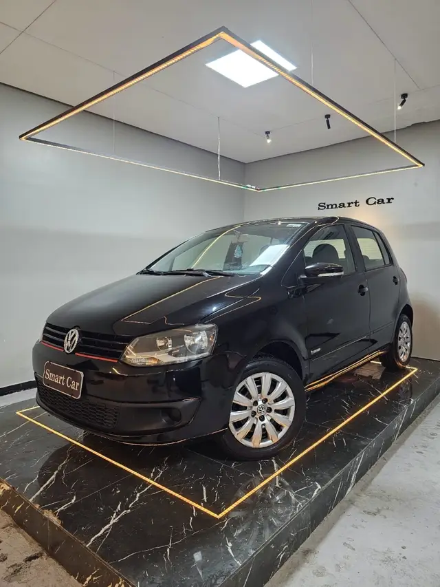 Carro Volkswagen Fox 2014 1.0 TEC (Flex) 4p