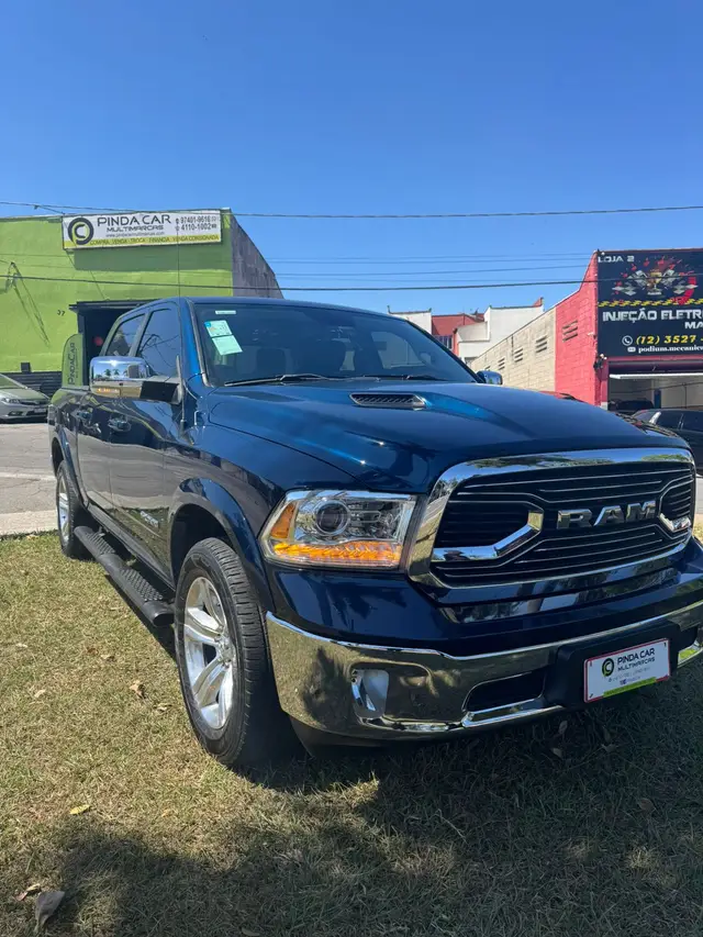 Carro Ram Classic 2022 Laramie 5.7
