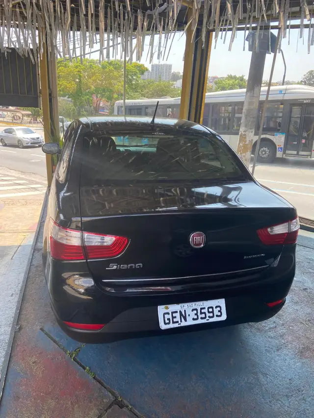 Carro Fiat Grand Siena 2018 Attractive 1.0 (Flex)