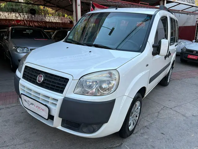 Carro Fiat Doblò 2016 Essence 1.8 16V (Flex)