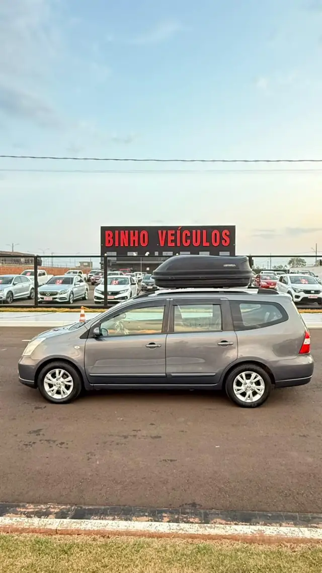 Carro Nissan Grand Livina 2014 SL 1.8 16V (flex) (aut)