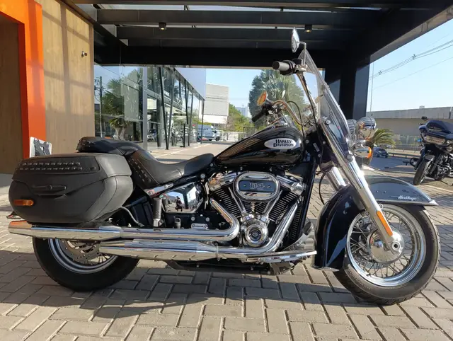 Moto Harley-Davidson Heritage 2023 Classic FLHC/FLHCS