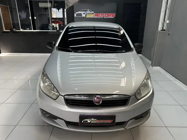 Carro Fiat Grand Siena 2015 ESSENCE ITALIA 1.6 Flex 16V