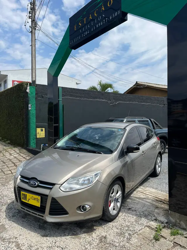 Carro Ford Focus Hatch 2015 SE 1.6 16V TiVCT PowerShift