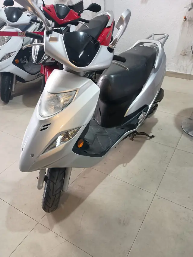 Moto Suzuki Burgman 2014 125i