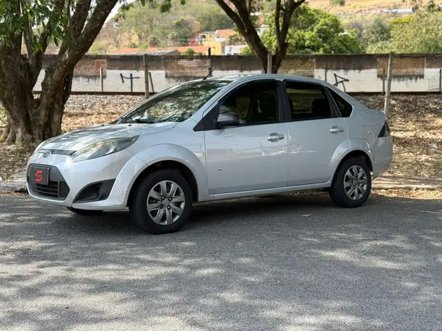 Carro Ford Fiesta Sedan 2014 S 1.0 8V Flex 4p