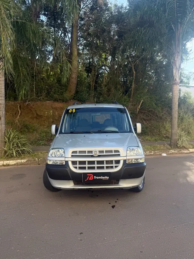 Carro Fiat Doblò 2009 ELX 1.8 8V (Flex)