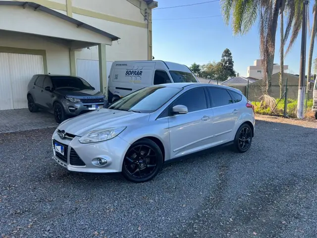 Carro Ford Focus Hatch 2014 Titanium Plus 2.0 16V PowerShift