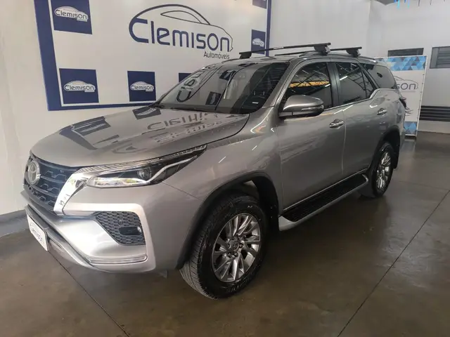 Carro Toyota SW4 2024 SRX 2.8 Turbodiesel 4x4 (Aut.) (7 Lugares)