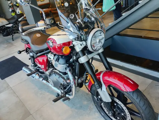 Moto Royal Enfield Super Meteor 2025 Astral