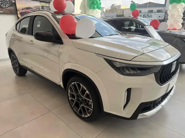 Carro Fiat Fastback 2026 Turbo 200