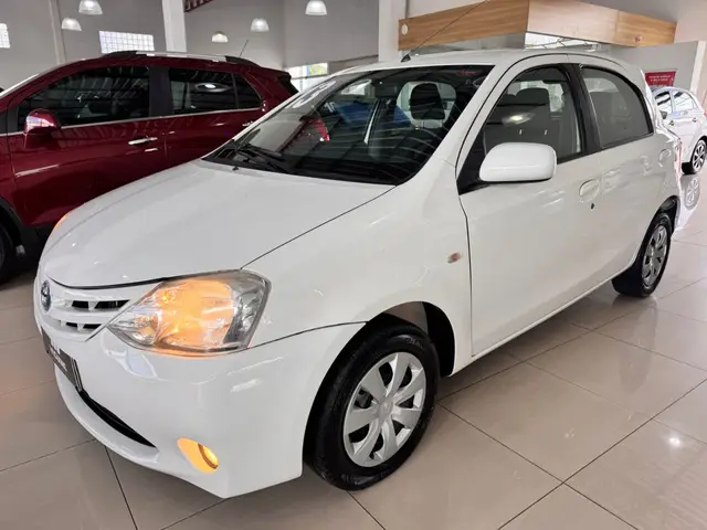 Carro Toyota Etios 2013 XS 1.3 (Flex)