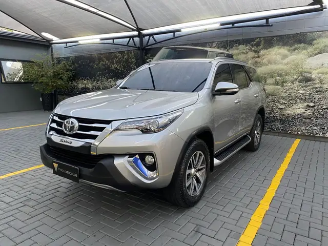 Carro Toyota SW4 2017 2.8 TDI SRX 5L 4x4 (Aut)