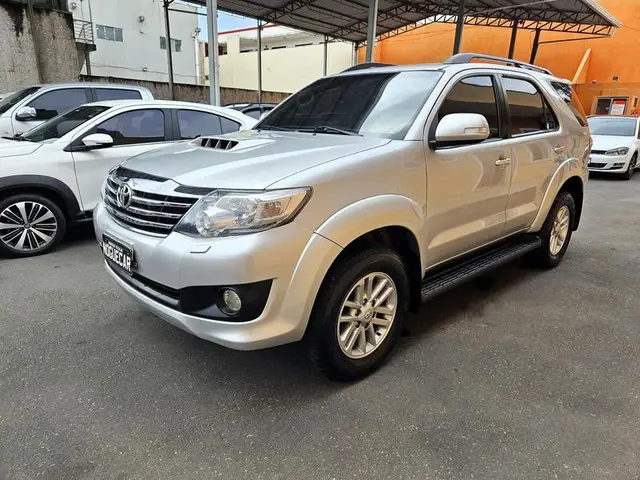 Carro Toyota Hilux SW4 2012 SRV 3.0 4X4 (7 Lugares)