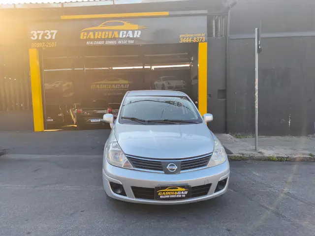 Carro Nissan Tiida 2008 S 1.8